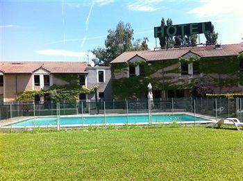 Hotel Logis Des Trois Massifs