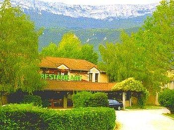 Hotel Logis Des Trois Massifs 3*