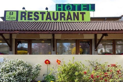 Hotel Logis Des Trois Massifs