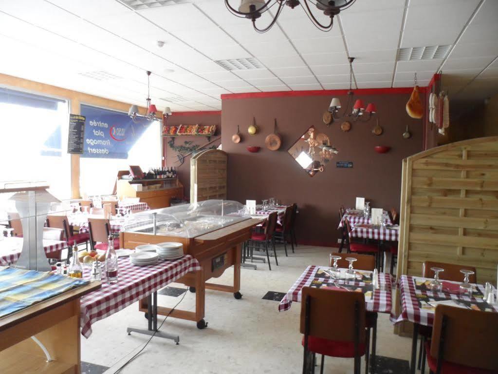 Logis Des Trois Massifs Hotel 3*